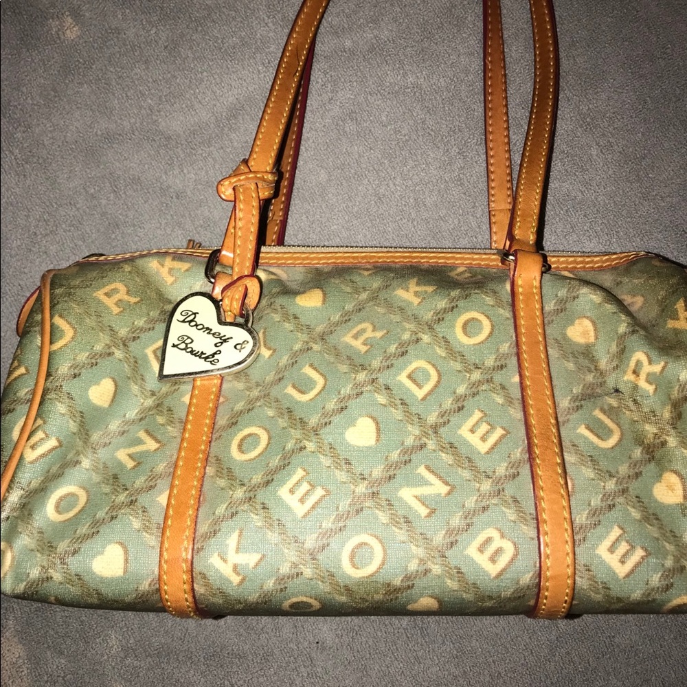 Small Dooney & Bourke purse
